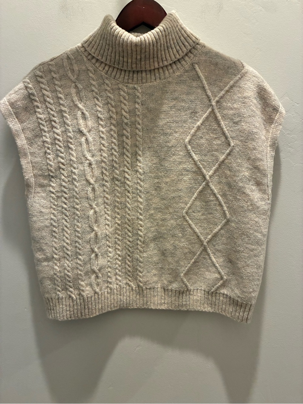 Olivers Cream Cable-Knit Turtleneck Sweater Vest